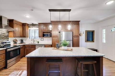 Cozy 3 BR Game Area Fire Pit House in Stroud Township