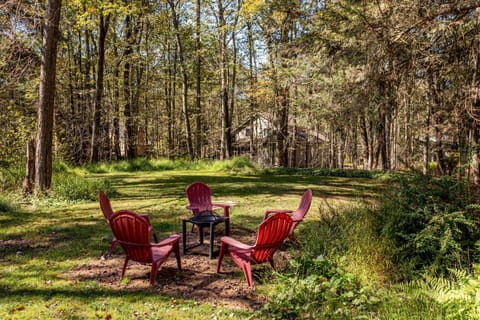 Serenity Grove Game Room Fire Pit Dog Friend House in Lake Naomi