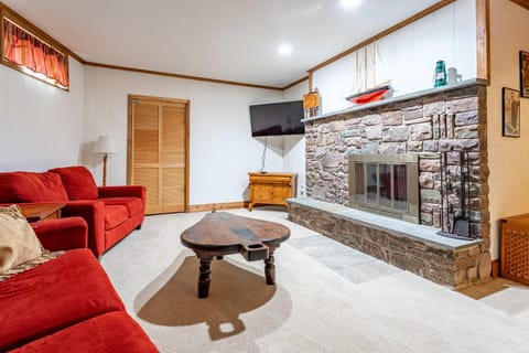 Whispering Pines Chalet Game Room Fire Pit House in Pocono Pines