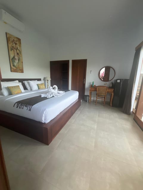 Bed, Living room, Photo of the whole room, Seating area, Bedroom, wardrobe