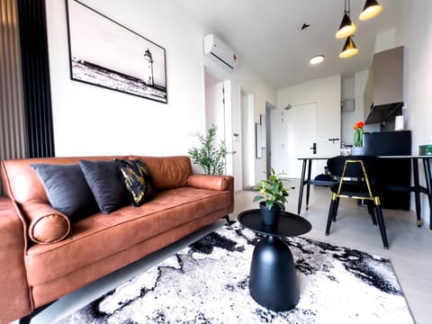 Kitchen or kitchenette, Living room, Seating area, Dining area, air conditioner