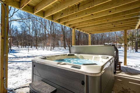 The Buckhorn Chalet Hot Tub Arcades 6 Bedroom Fire Place House in Kidder Township