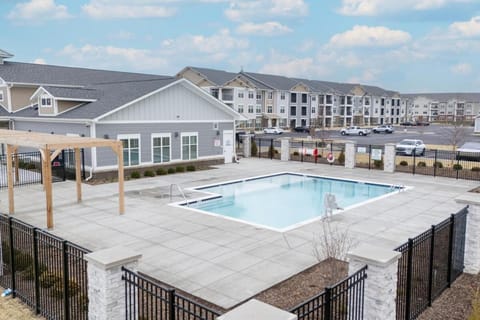 IRIE Living Restore Kg 2Bd Gym Pool, BRAND NEW! Apartment in Indiana