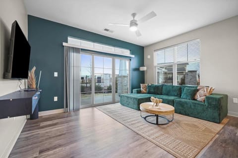 IRIE Living Restore Kg 2Bd Gym Pool, BRAND NEW! Apartment in Indiana