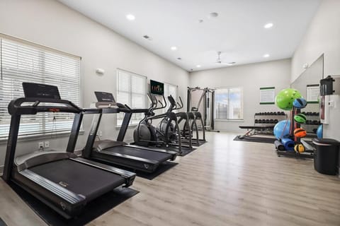 IRIE Living Restore Kg 2Bd Gym Pool, BRAND NEW! Apartment in Indiana