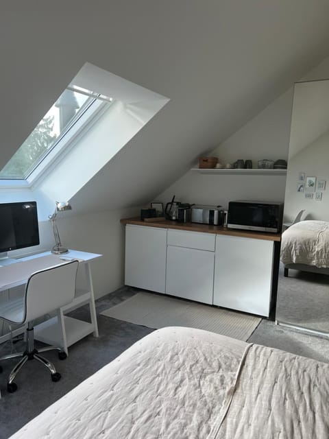 Coffee/tea facilities, Kitchen or kitchenette, Photo of the whole room