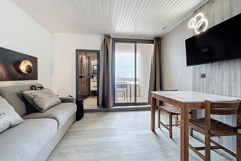 Communal lounge/ TV room, Dining area