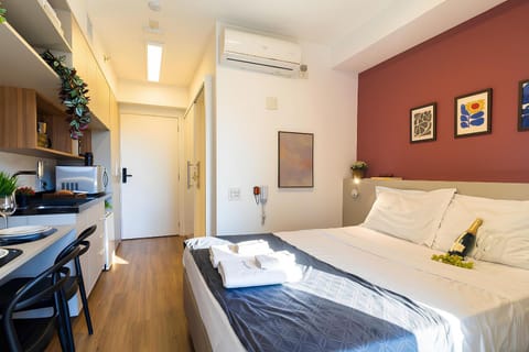 Photo of the whole room, Bedroom