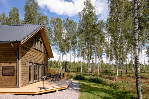 Property building, Day, Natural landscape, Garden, Garden view
