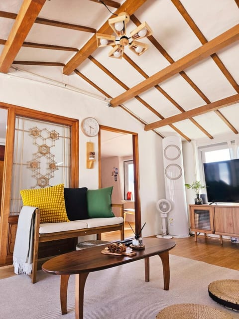 Communal lounge/ TV room, Living room