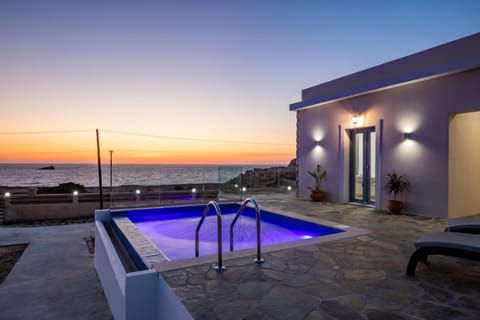 Swimming pool, sunbed