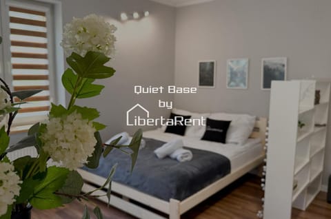Bed, Photo of the whole room, Bedroom, Text overlay