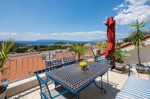 Day, Natural landscape, View (from property/room), Balcony/Terrace, Dining area, Sea view
