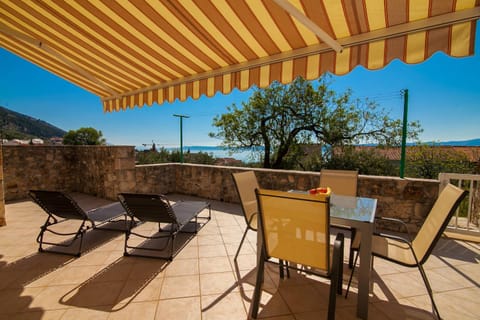 Patio, Natural landscape, Dining area, Sea view, sunbed