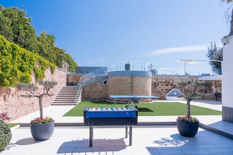 Billiard, Garden view