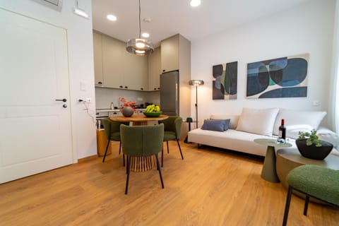 Kitchen or kitchenette, Seating area, Dining area