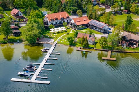 Property building, Spring, Neighbourhood, Natural landscape, Bird's eye view, Garden, Garden view, Lake view