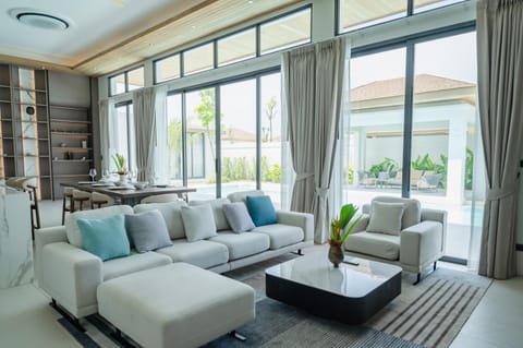 Living room, Seating area