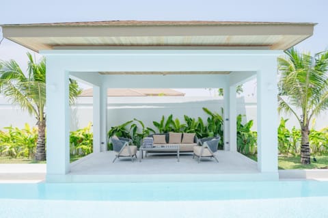 Garden, Seating area, Garden view, Swimming pool