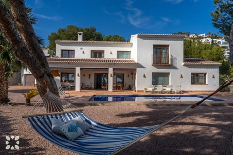 Property building, Patio, Day, Pool view, Swimming pool, sunbed