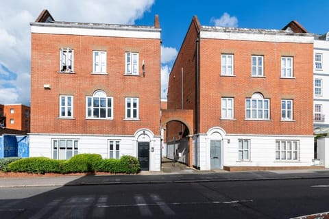 Property building, Location