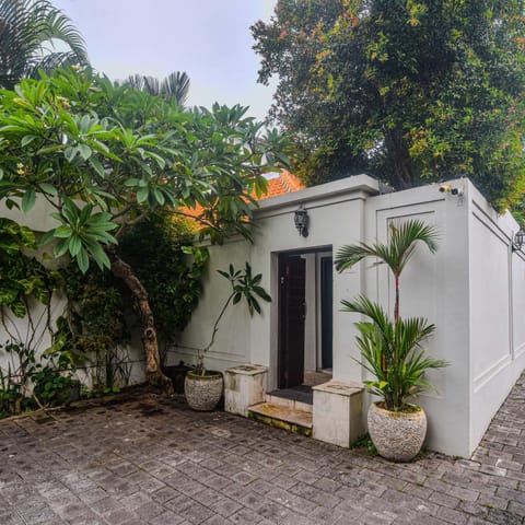 Facade/entrance