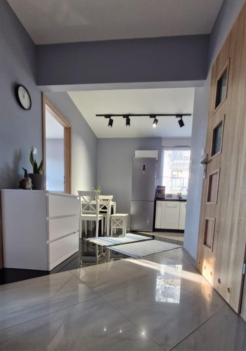 Kitchen or kitchenette, Dining area, oven