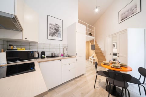 Kitchen or kitchenette, Living room, Dining area, oven, stove