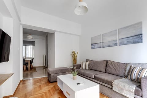 TV and multimedia, Living room, Seating area, air conditioner