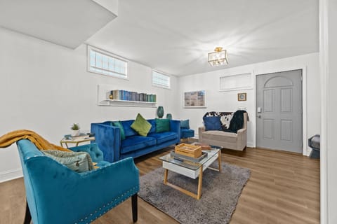 8 Min to Churchill Downs Perfect for Groups Apartment in Louisville