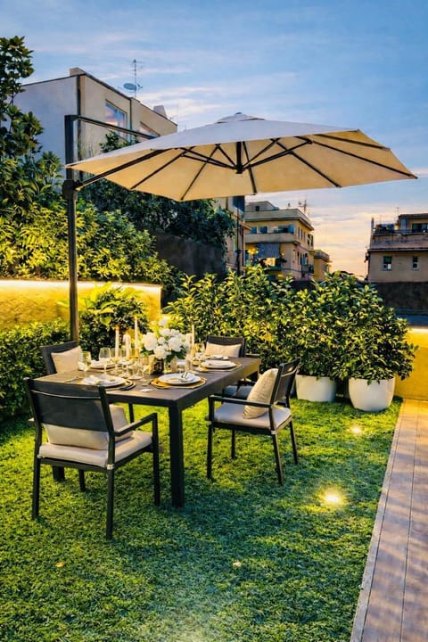 Patio, Spring, Day, Garden, Garden, Dining area, Garden view, sunbed