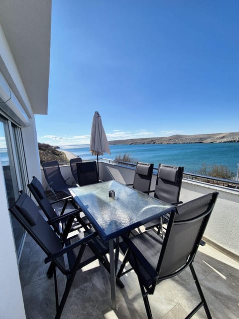Natural landscape, View (from property/room), Balcony/Terrace, Balcony/Terrace, Seating area, Sea view
