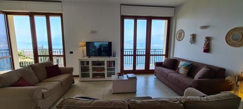Living room, Seating area, Evening entertainment