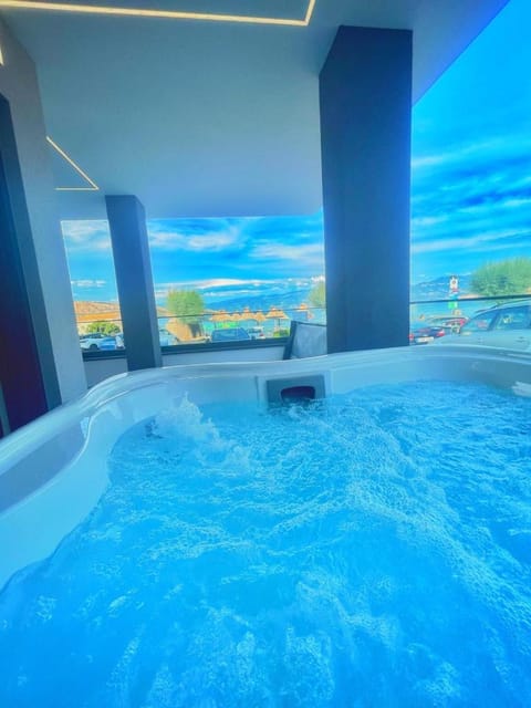 Natural landscape, Hot Tub
