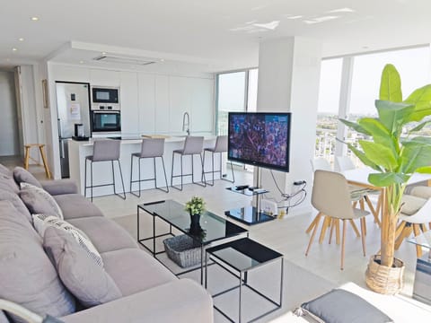 Communal lounge/ TV room, TV and multimedia, Living room, Dining area