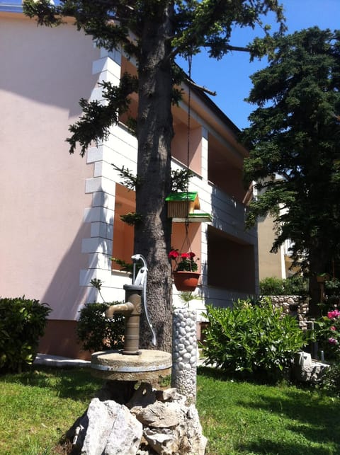 Property building, Facade/entrance, Summer, Garden