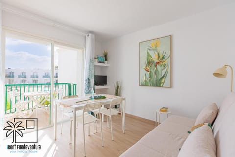 TV and multimedia, View (from property/room), Balcony/Terrace, Living room