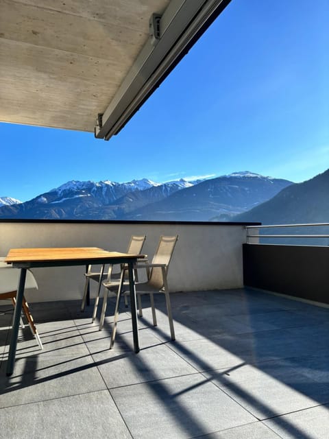 Day, Natural landscape, View (from property/room), Balcony/Terrace, Dining area, Mountain view