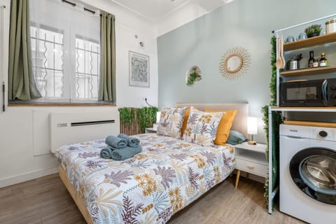 Bed, Bedroom, air conditioner
