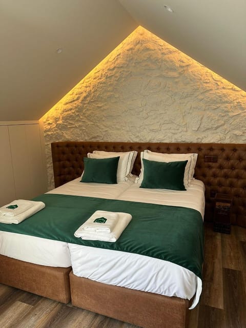 Bed, Photo of the whole room, Bedroom, Family, towels