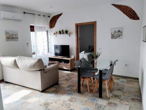 TV and multimedia, Living room, Dining area, internet, air conditioner