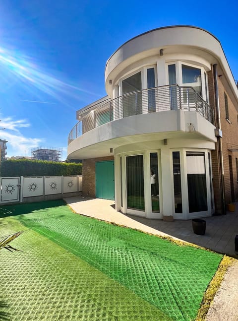 Property building, Day