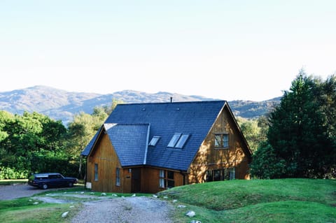 Property building, Neighbourhood, Natural landscape, Mountain view, Parking