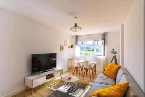 Communal lounge/ TV room, TV and multimedia, Living room