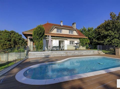 Property building, Garden, Swimming pool
