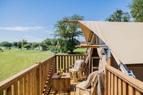 Glamping Lodge Domaine Bonneblond Luxury tent in Centre-Val de Loire