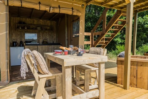 Glamping Lodge Domaine Bonneblond Luxury tent in Centre-Val de Loire