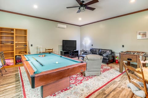 Game Room and Fire Pit Quiet Family Home in Bonita House in Bonita
