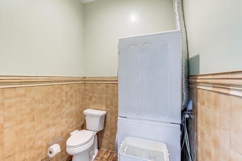 Game Room and Fire Pit Quiet Family Home in Bonita House in Bonita