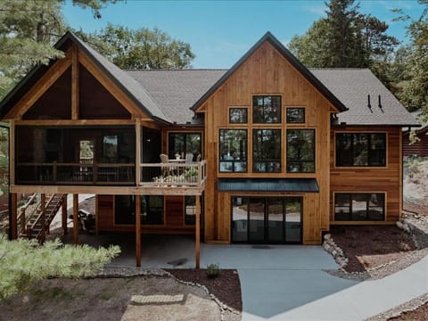 Manhattan Point House in Crosslake